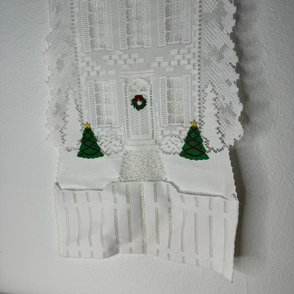 Heritage Lace White Christmas House With Green Wreath And Tree Tapestry Hanger - Picture 6 of 12